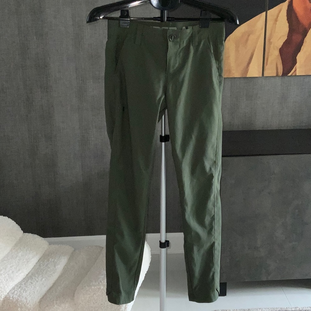 Under Armour green fitted pant  size 4